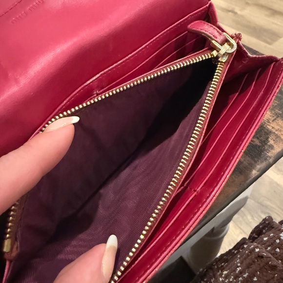 Miu Miu Red Croc-Embossed Clutch with Gold Chain W/COA - Picture 11 of 16